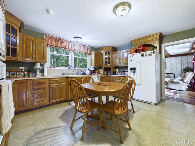 22 Frontenac Place, Godfrey, IL 62035