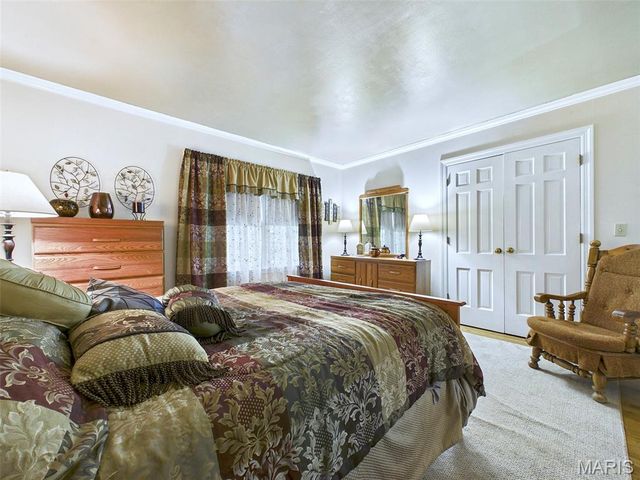 22 Frontenac Place, Godfrey, IL 62035