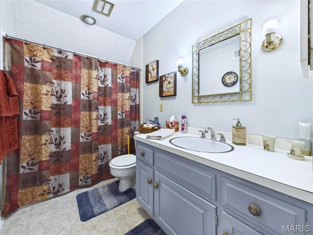 22 Frontenac Place, Godfrey, IL 62035
