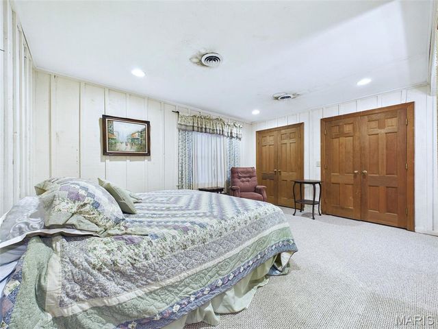 22 Frontenac Place, Godfrey, IL 62035