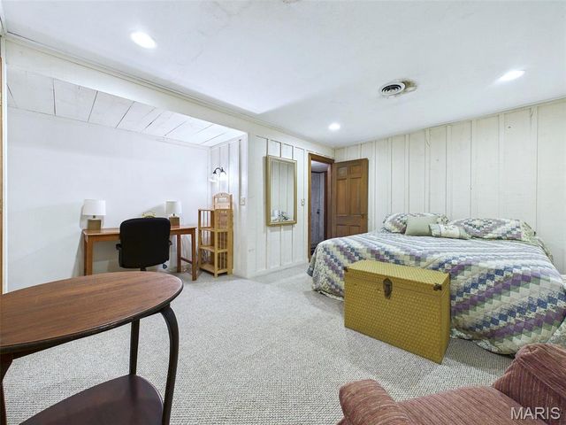 22 Frontenac Place, Godfrey, IL 62035