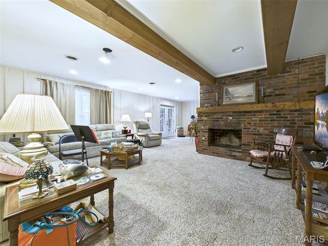 22 Frontenac Place, Godfrey, IL 62035