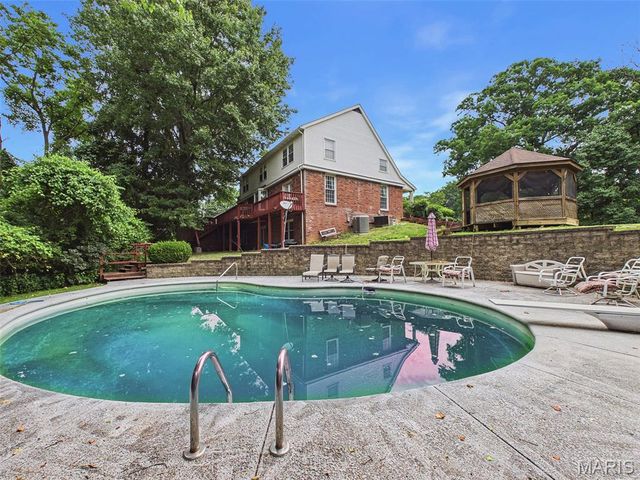 22 Frontenac Place, Godfrey, IL 62035