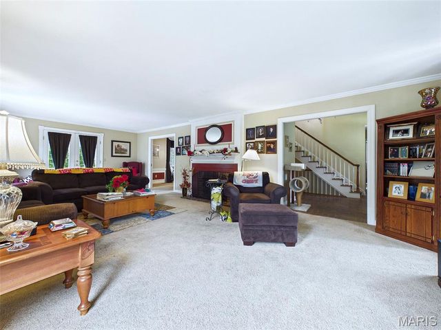22 Frontenac Place, Godfrey, IL 62035