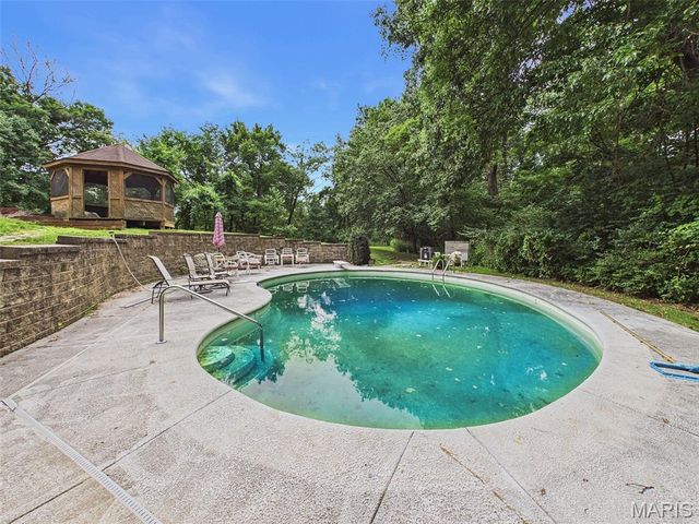 22 Frontenac Place, Godfrey, IL 62035
