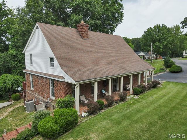 22 Frontenac Place, Godfrey, IL 62035