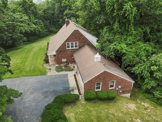 22 Frontenac Place, Godfrey, IL 62035