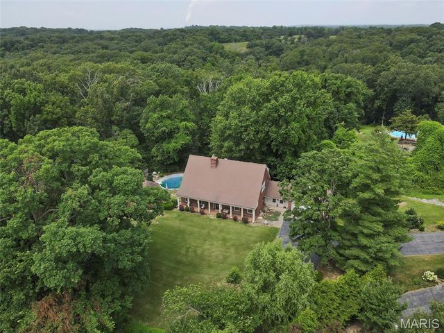22 Frontenac Place, Godfrey, IL 62035