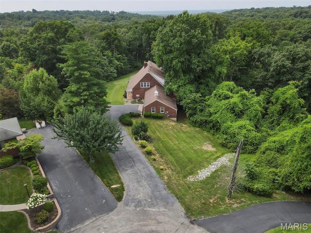 22 Frontenac Place, Godfrey, IL 62035