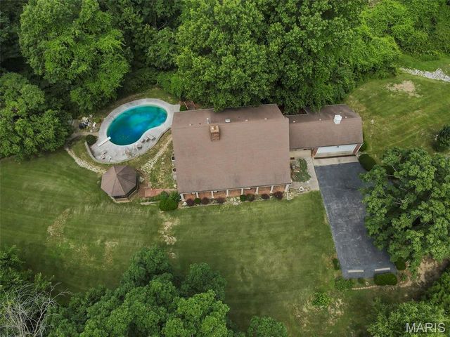 22 Frontenac Place, Godfrey, IL 62035