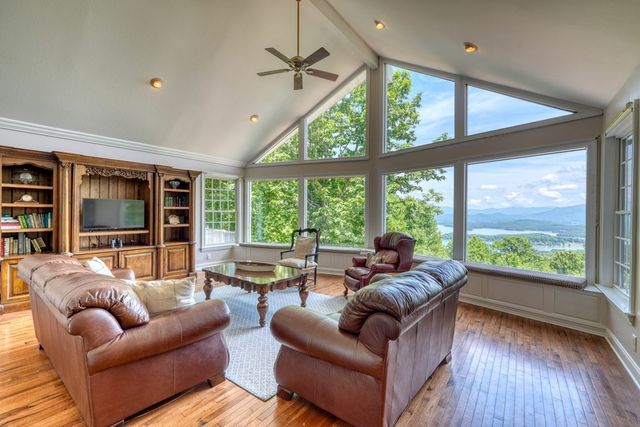 860 Ramey Mountain Road, Hiawassee, GA 30546