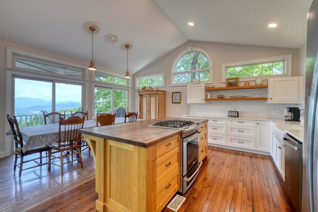 860 Ramey Mountain Road, Hiawassee, GA 30546