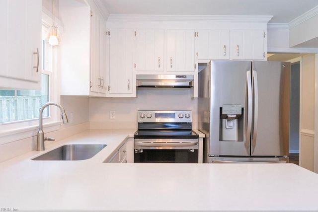 934 Lowry PL, Newport News, VA 23608