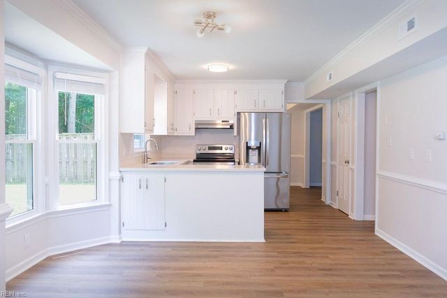 934 Lowry PL, Newport News, VA 23608