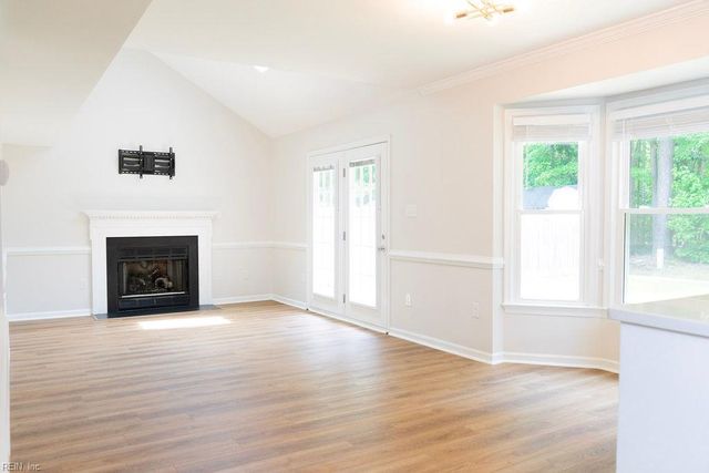 934 Lowry PL, Newport News, VA 23608