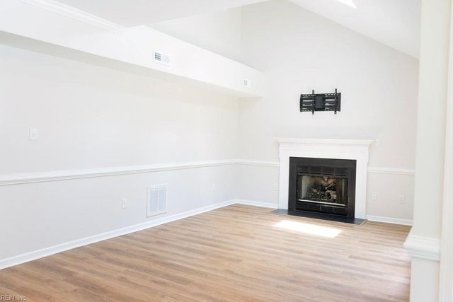 934 Lowry PL, Newport News, VA 23608