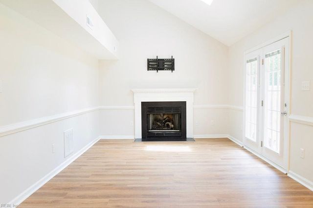 934 Lowry PL, Newport News, VA 23608