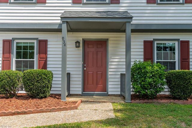 934 Lowry PL, Newport News, VA 23608
