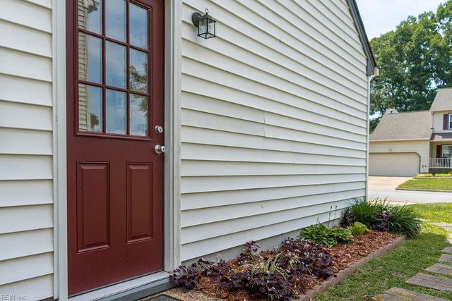 934 Lowry PL, Newport News, VA 23608