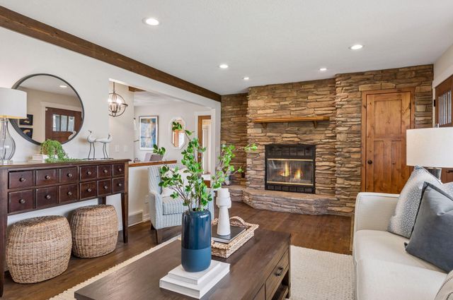 8209 38th Avenue N, New Hope, MN 55427