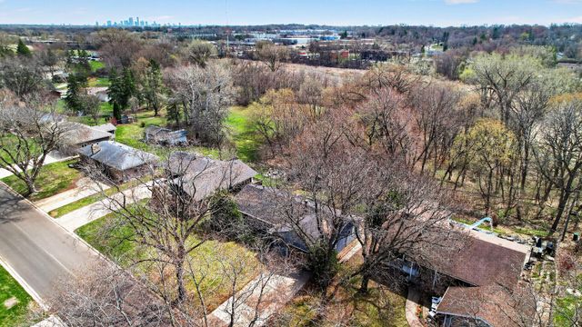 8209 38th Avenue N, New Hope, MN 55427