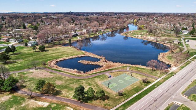 8209 38th Avenue N, New Hope, MN 55427