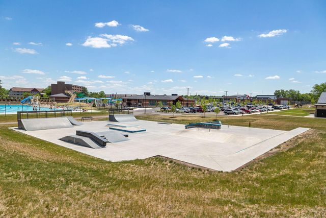 8209 38th Avenue N, New Hope, MN 55427