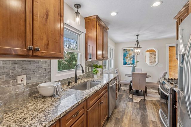 8209 38th Avenue N, New Hope, MN 55427