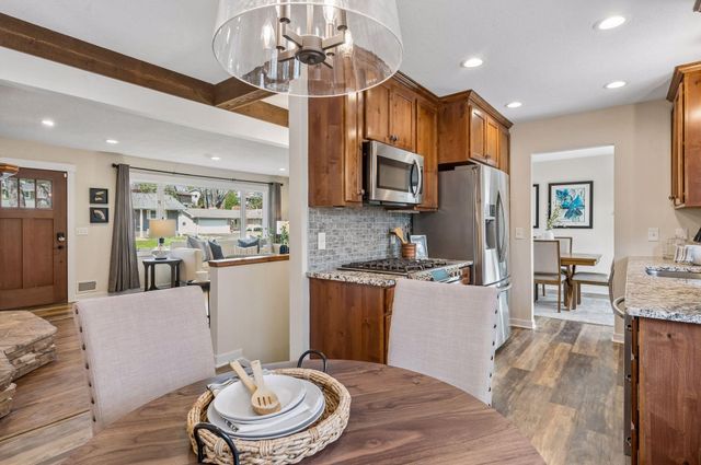 8209 38th Avenue N, New Hope, MN 55427