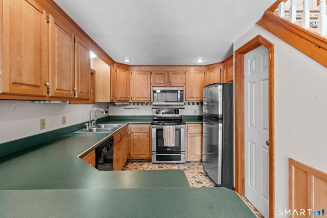 16 Lake Street, Burlington, CT 06013