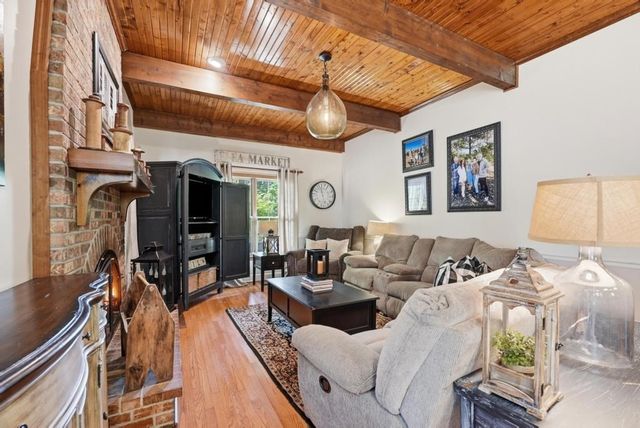 281 Red Williams Rd, Crossville, TN 38571