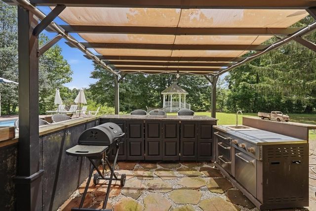 281 Red Williams Rd, Crossville, TN 38571