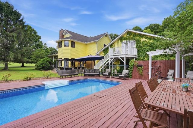 281 Red Williams Rd, Crossville, TN 38571