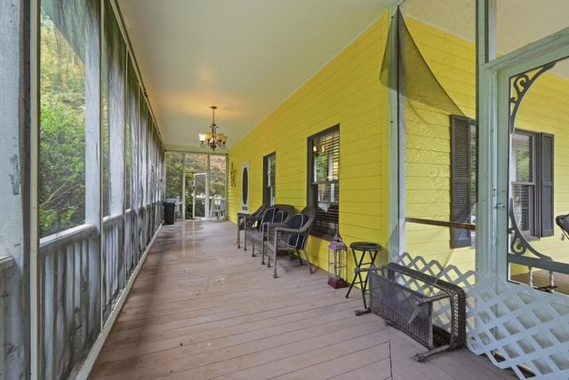 281 Red Williams Rd, Crossville, TN 38571