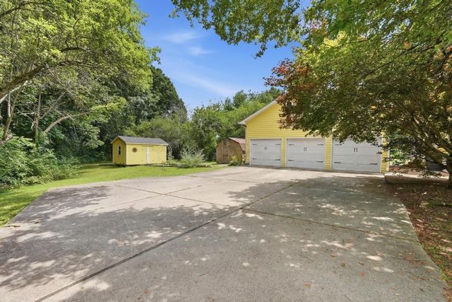 281 Red Williams Rd, Crossville, TN 38571