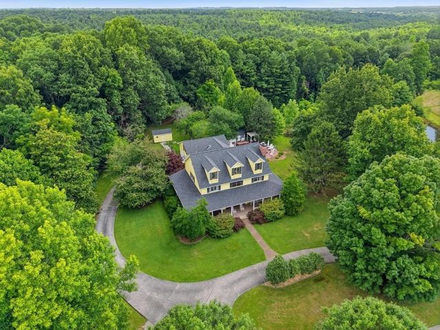 281 Red Williams Rd, Crossville, TN 38571