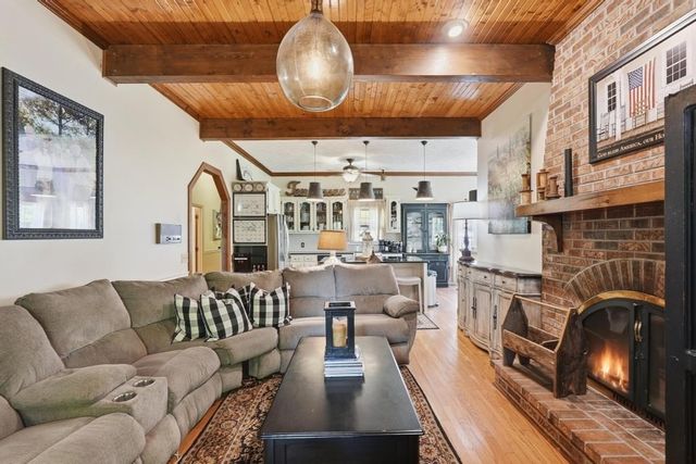 281 Red Williams Rd, Crossville, TN 38571