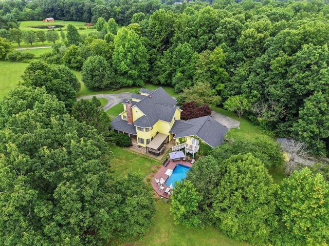281 Red Williams Rd, Crossville, TN 38571