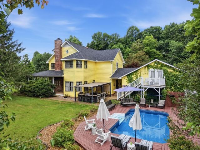 281 Red Williams Rd, Crossville, TN 38571