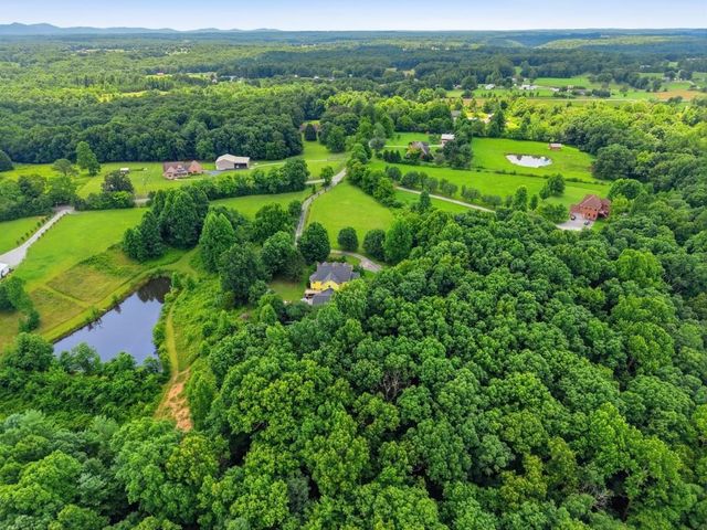 281 Red Williams Rd, Crossville, TN 38571