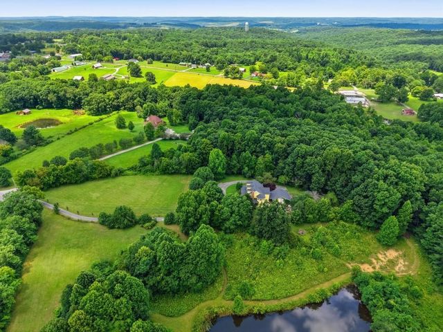 281 Red Williams Rd, Crossville, TN 38571