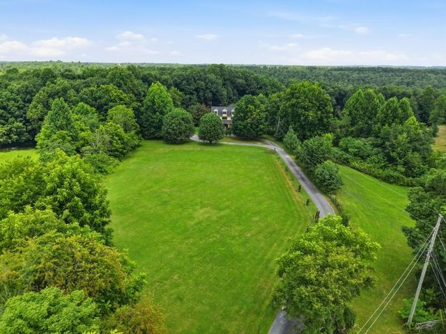 281 Red Williams Rd, Crossville, TN 38571