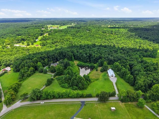281 Red Williams Rd, Crossville, TN 38571