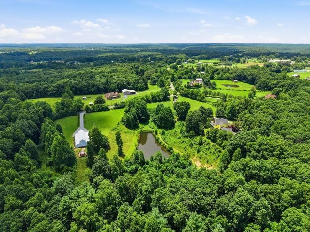 281 Red Williams Rd, Crossville, TN 38571