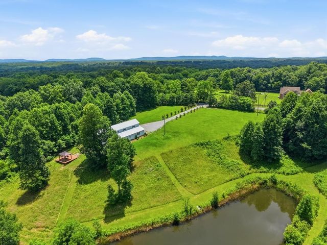 281 Red Williams Rd, Crossville, TN 38571