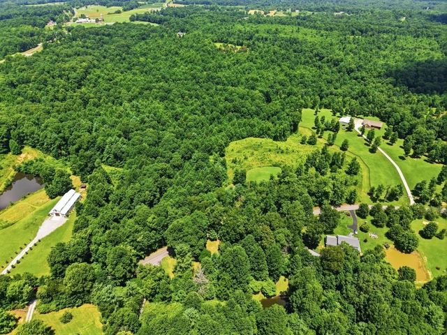 281 Red Williams Rd, Crossville, TN 38571
