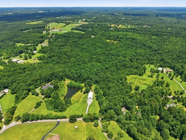 281 Red Williams Rd, Crossville, TN 38571