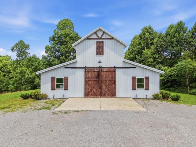 281 Red Williams Rd, Crossville, TN 38571