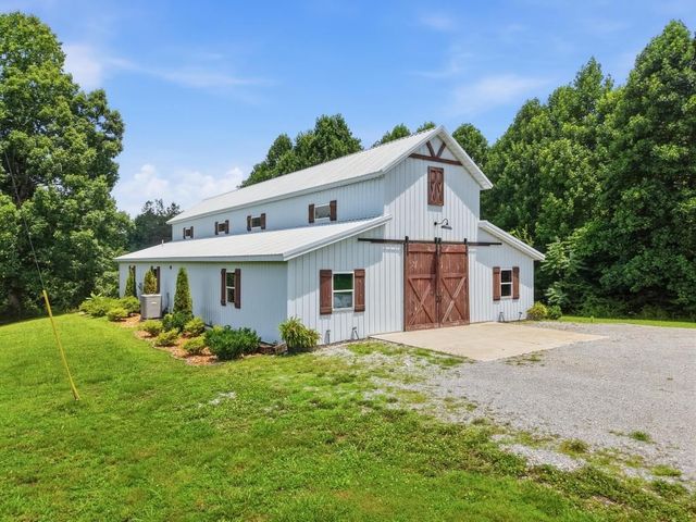 281 Red Williams Rd, Crossville, TN 38571