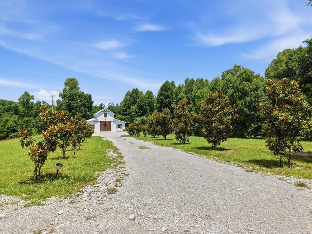 281 Red Williams Rd, Crossville, TN 38571